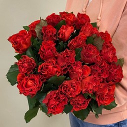 Букет из 25 красных роз 50 см Россия