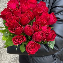 25 красных роз 40 см Кения