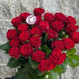 25 роз Кон Аморе 70 см