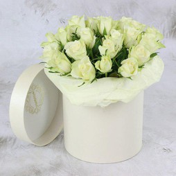 25 Белых роз 40см в Шляпной коробке