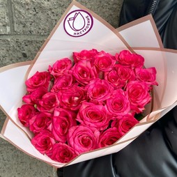 25 розовых роз 35 см